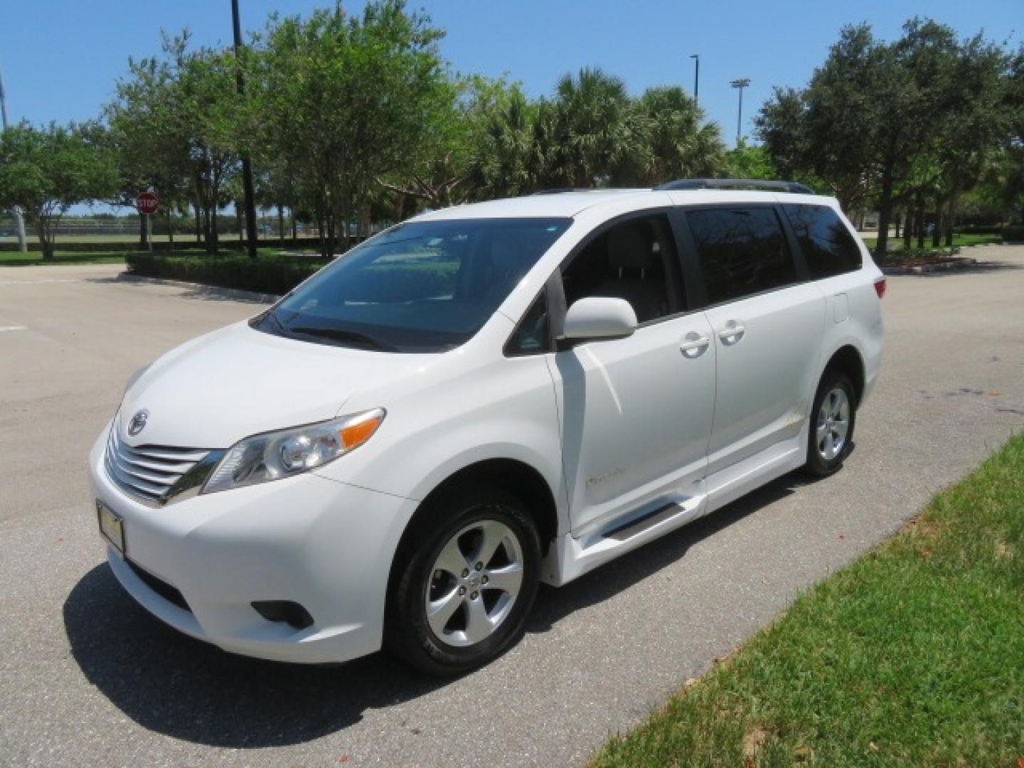 2016 White /Gray Toyota Sienna (5TDKK3DC8GS) , located at 4301 Oak Circle #19, Boca Raton, FL, 33431, (954) 561-2499, 26.388861, -80.084038 - You are looking at Gorgeous Low Mileage 2016 Toyota Sienna LE Braunability XT Handicap Van Wheelchair Van Conversion Van with 26K Original Miles, Power Side Entry Ramp with Kneeling Van Function, Passenger Side Quick Lock System (same as ez lock), Quick Release Front Seats, Floor with L Tracks, Leat - Photo#21